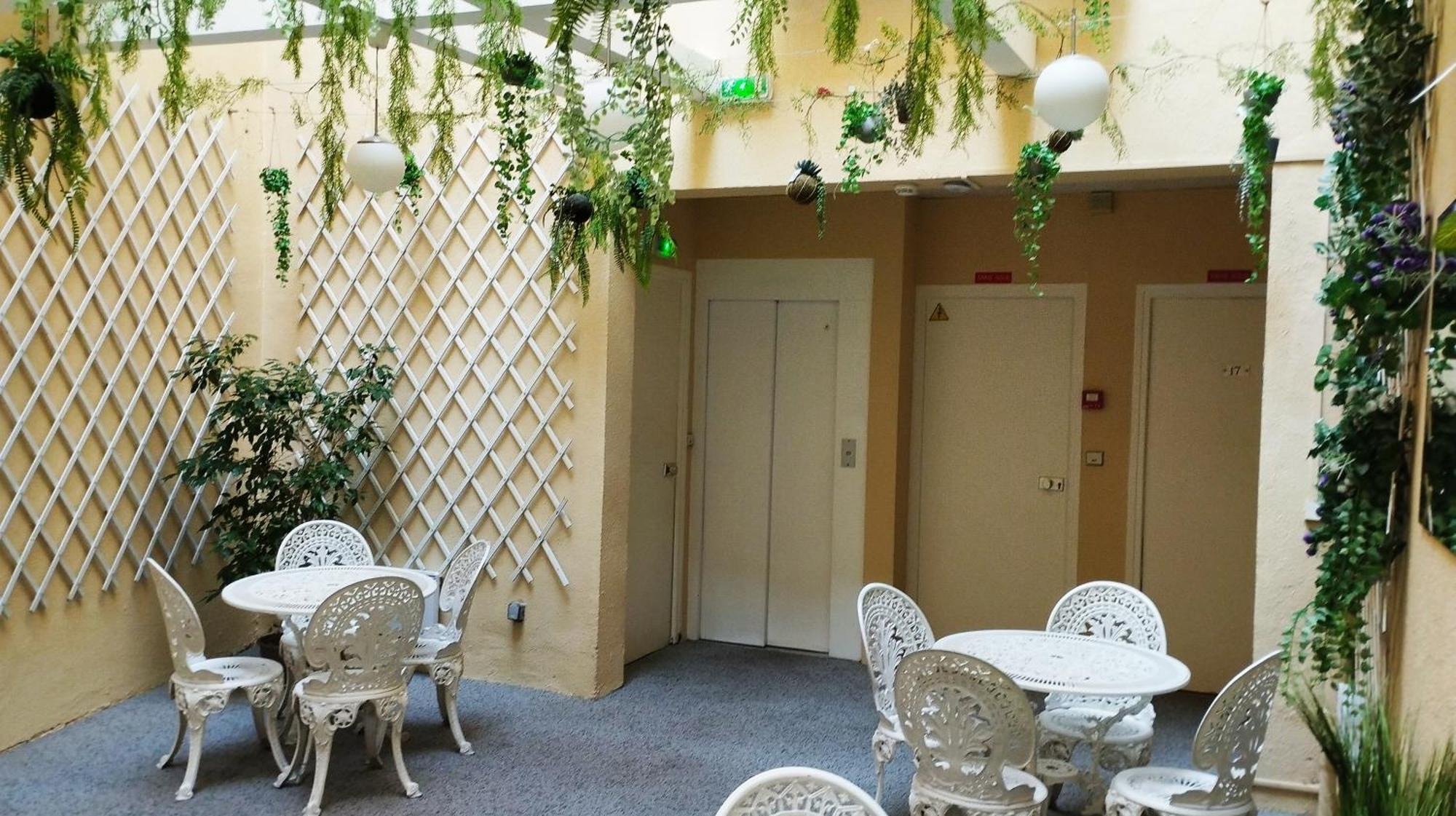 Hotel Des Arts Rueil-Malmaison Exteriör bild